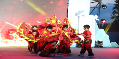 新農(nóng)社區(qū)慈善晚會(huì)圓滿落幕，共筑社區(qū)愛心橋梁