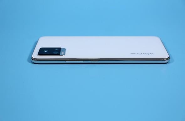 前置4400萬像素雙攝！vivo S9線下海報曝光：或首發(fā)6nm天璣1100