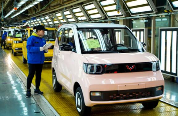 下線即查驗(yàn) 全國(guó)首個(gè)私家車(chē)新車(chē)免查驗(yàn)點(diǎn)落戶上汽通用五菱