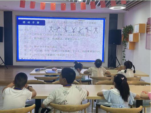 七彩的夏日|橋頭社區(qū)：關(guān)愛未成年人 點(diǎn)亮科技未來(lái)